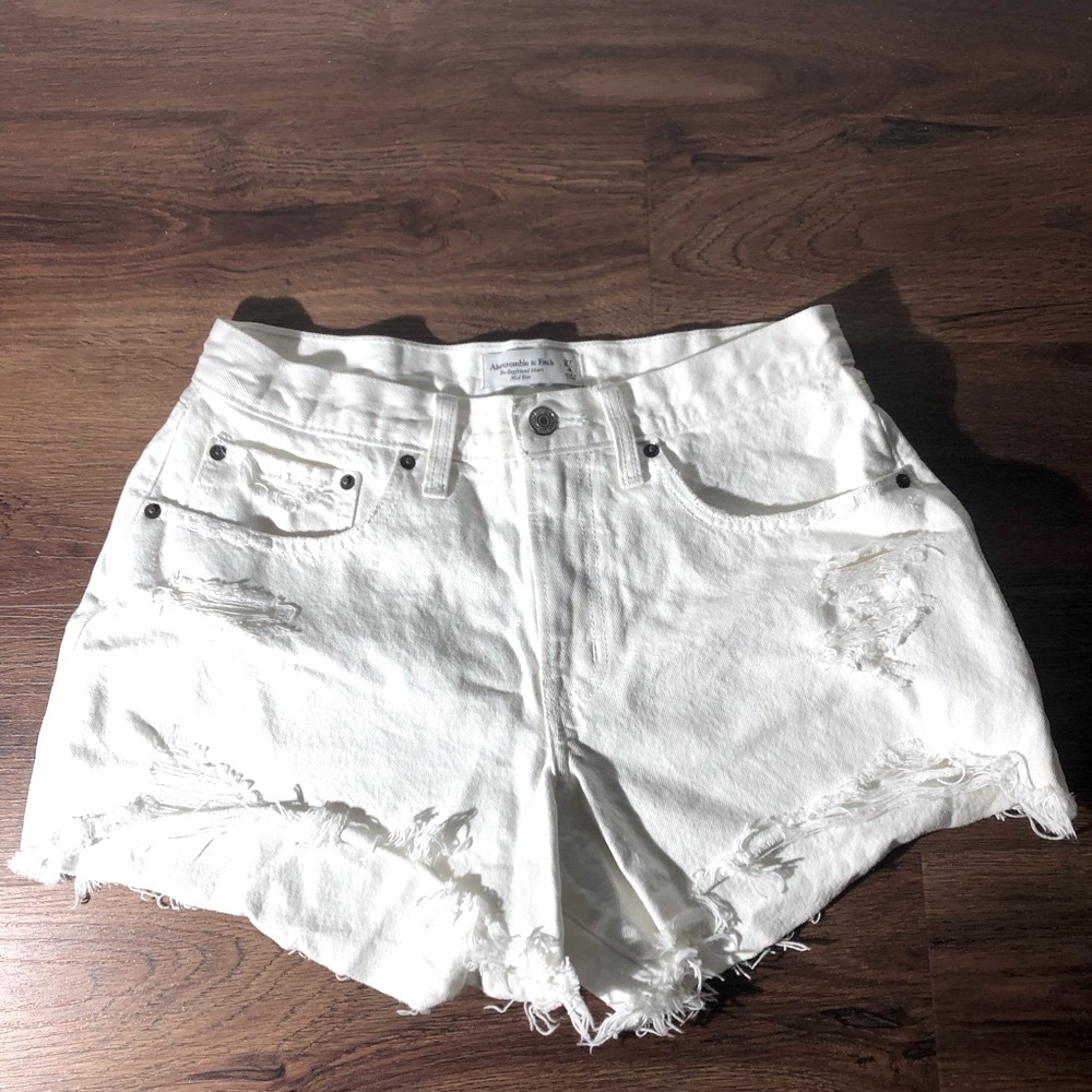 Abercrombie & Fitch Curve Love Boyfriend White Mid-Rise Jean Shorts Size 27